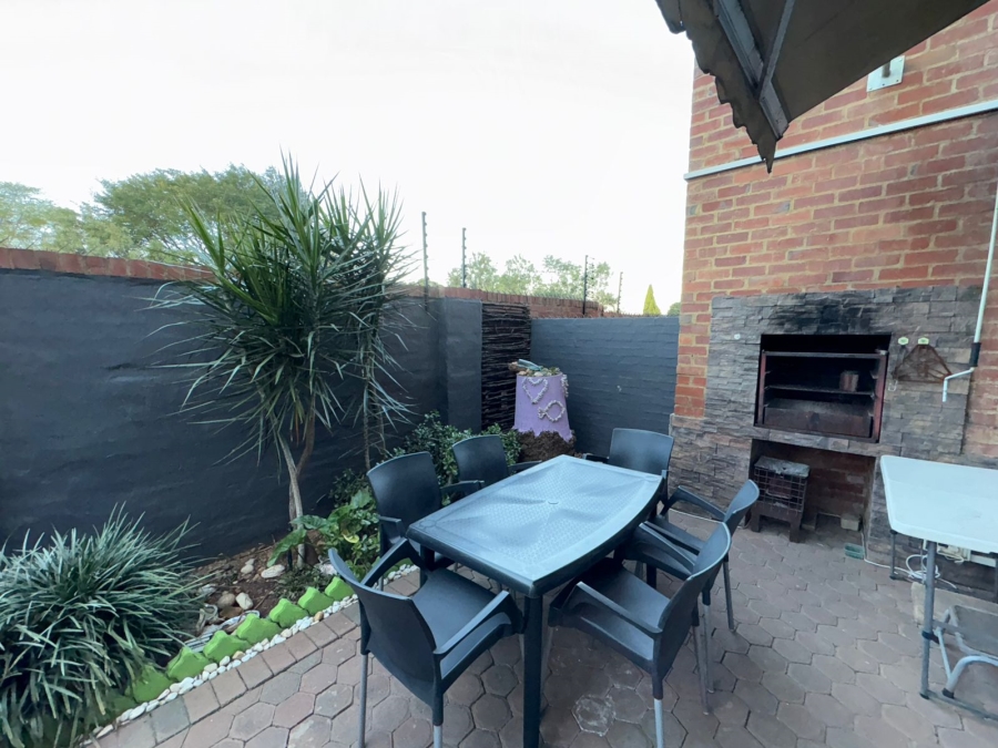 3 Bedroom Property for Sale in Safari Gardens North West
